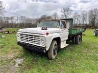 1977 F 700 Ford truck with 12' flatbed dump