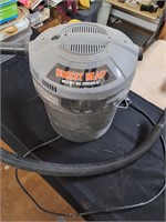 Bucket vacuum