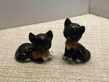 Salt & Pepper Shaker  Collection Day 2 Auction