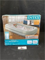 Inflatable kids bed set