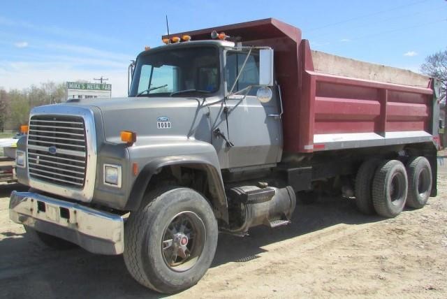 ford l9000 dump trucks