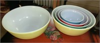 Pyrex nesting bowl set w/extra yellow lg. bowl