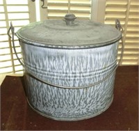 Large Grey Granite ware lunch pail w/lid