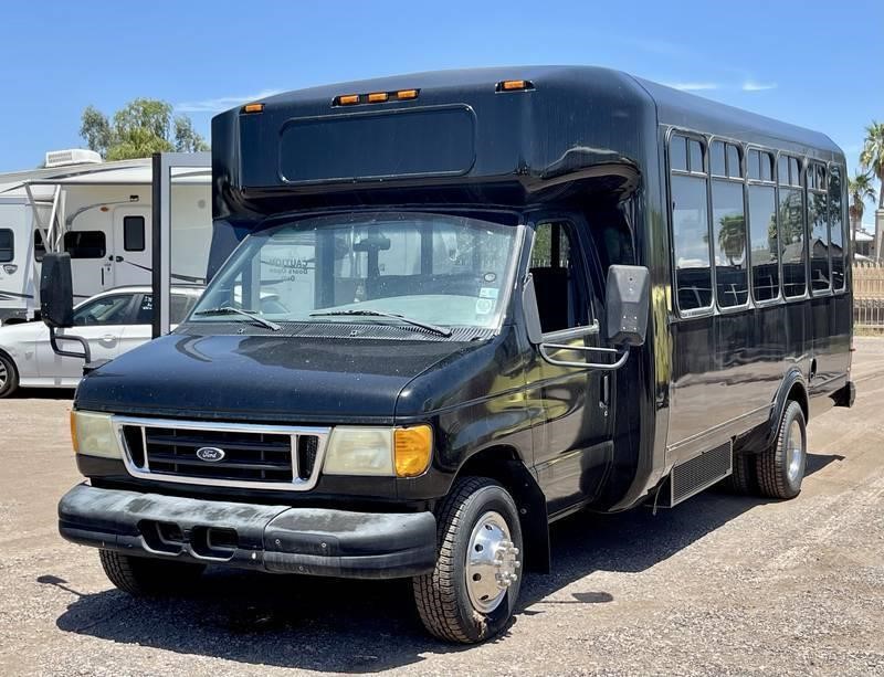 2003 Ford E-450 Super Duty Shuttle Bus