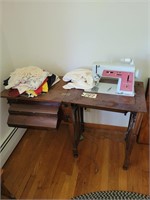 SINGER SEWING MACHINE W/ CABINET