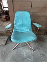 RETRO TURQ COLORED LOUNGE CHAIR