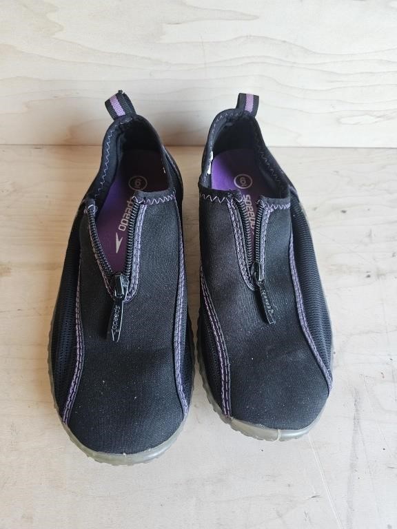 Water Shoes (Size 6)