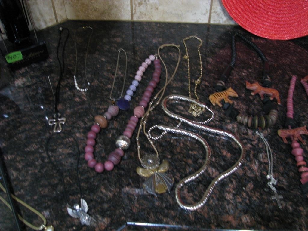 MIsc lot of ladies jewelry