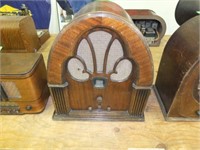 PHILCO CATHEDRAL TABLE-TOP RADIO