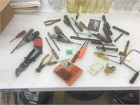 asst screwdrivers & tools