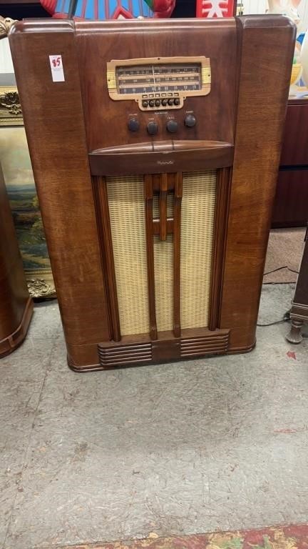 Antique Motorola multi Band radio Short wave,