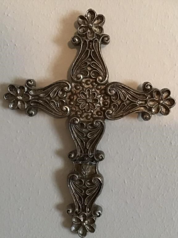 DECORATIVE WALL CROSS