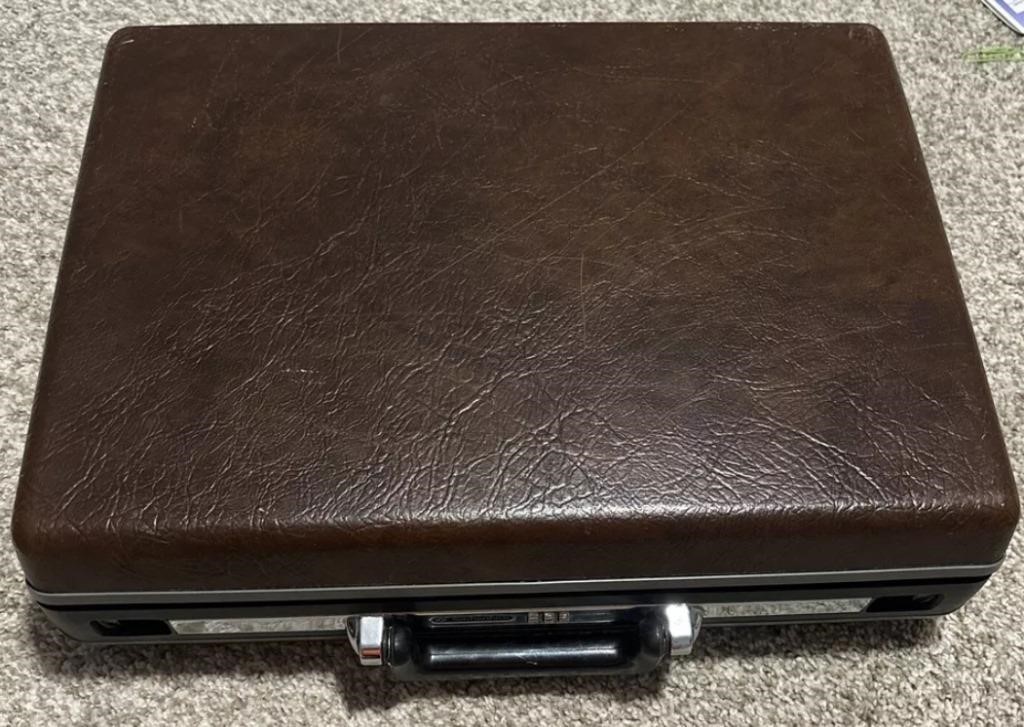 VINTAGE SAMSONITE BRIEFCASE