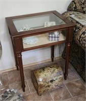 Display case table, 18 x 23" x 28"T