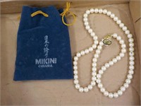 Mikini Cultura glass pearls