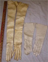 LOT OF TWO VINTAGE LADIES LEATHER GLOVES