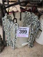 Heavy duty chain appr 45' w/ 2 hooks