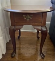 Broyhill Queen Anne Style Side Table 1