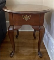 Broyhill Queen Anne Style Side Table 2