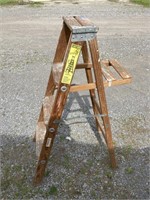 4ft wood stepladder