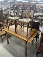 Vintage kitchen table w/ built in leaves