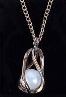 14K YELLOW GOLD PEARL LADIES NECKLACE AND PENDANT