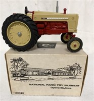 1/16 Cockshutt 560 Tractor with Box