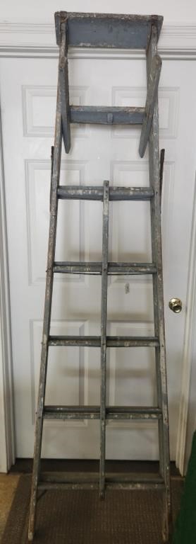 7' Wooden Ladder