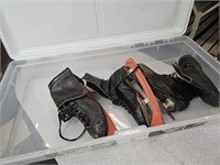 2 Pair Vintage Ice Skates & Storage Tote