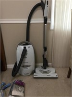 Kenmore vacuum with bags and attachments