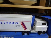 Ertl Super Foods Truck & Trailer In Box