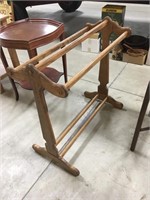 30 Inch Oak Quilt Rack