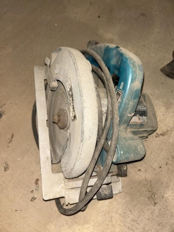 Makita saw and grinder