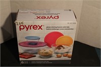 Pyrex glass mixing bowls with lids