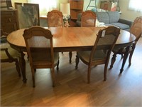 Large Wood Dining Room Table & (6) Chairs