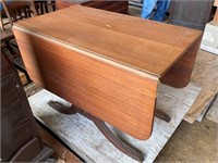 Duncan Phyfe Style Drop Leaf Table