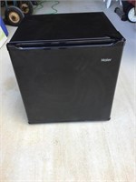 Haier Mini Fridge Office Dorm 18.75W x 17.75D x