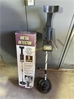 Metal detector (requires 6 AA batteries)