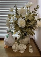 Flower vase, figurines decor