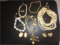 4 Faux pearl chokers, necklace & 3 pr clip