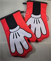 Williams Sonoma Disney Mickey Hands Oven Mitts