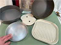 **BOX OF BAKING PANS