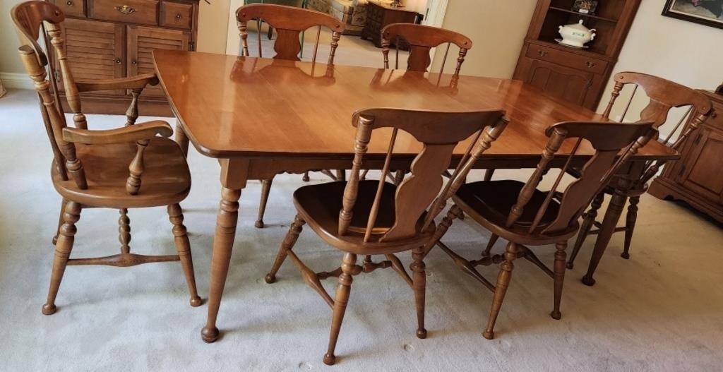 Vilas Solid Maple Dining Table 2 Captain Chairs &
