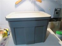 PLASTIC STORAGE CONTAINER