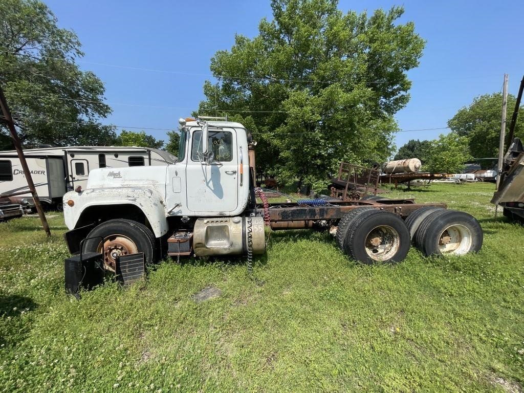 1984 Mack Truck Tandem Duals Die 439469mi