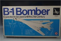 B-1 BOMBER ENTEX 1/72 SCALE PLANE MODEL