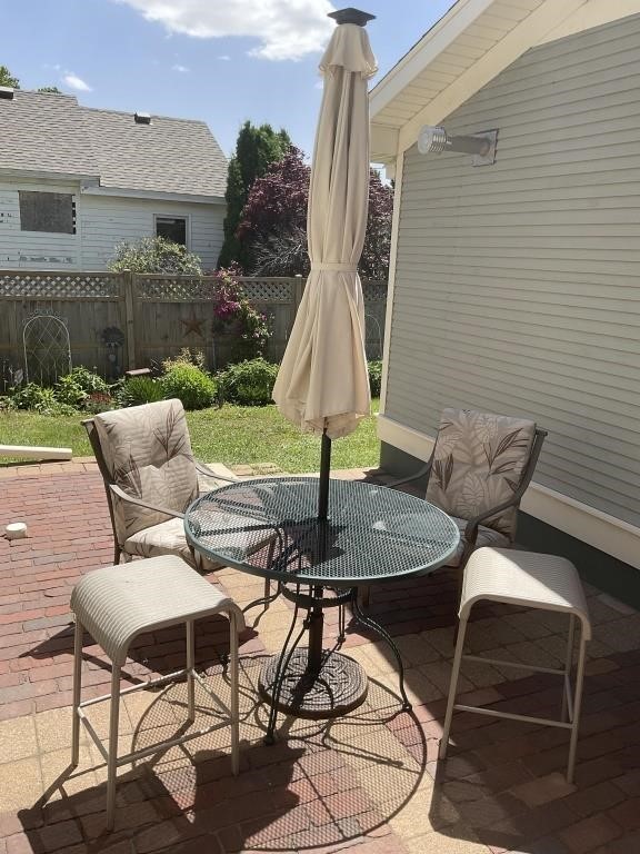 Patio set 2 chairs 2 stools table Solar powered