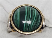 RING MARKED 925 SILVER ROUND GREEN STONE