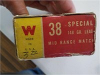 Winchester box with 9-N&W38, 5-Western 38 spec.