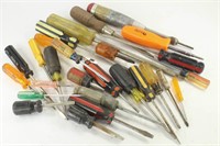 ASSORTED LOT OF SCREWDRIVERS